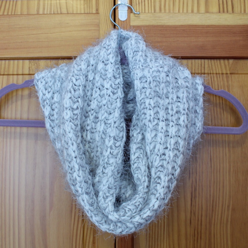 🌼Fuzzy cowl scarf
